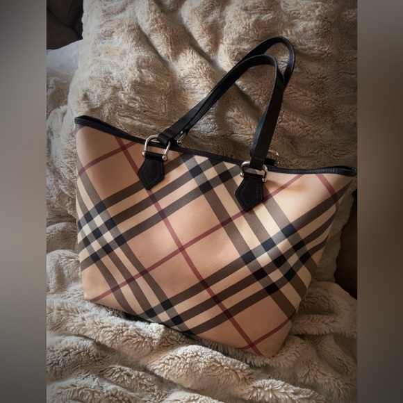 Burberry | Nova Check Nikki Large Tan and Black Checkered Women's Tote Bag - Picture 16 of 16